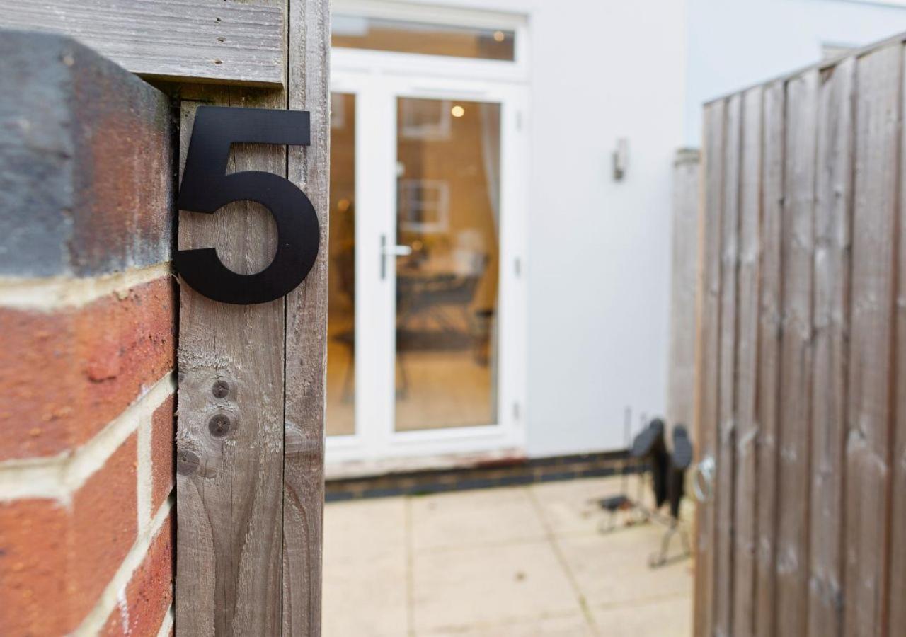 Villa Stunning 2 Bed With Private Patio And Free Parking Cheltenham Exterior foto