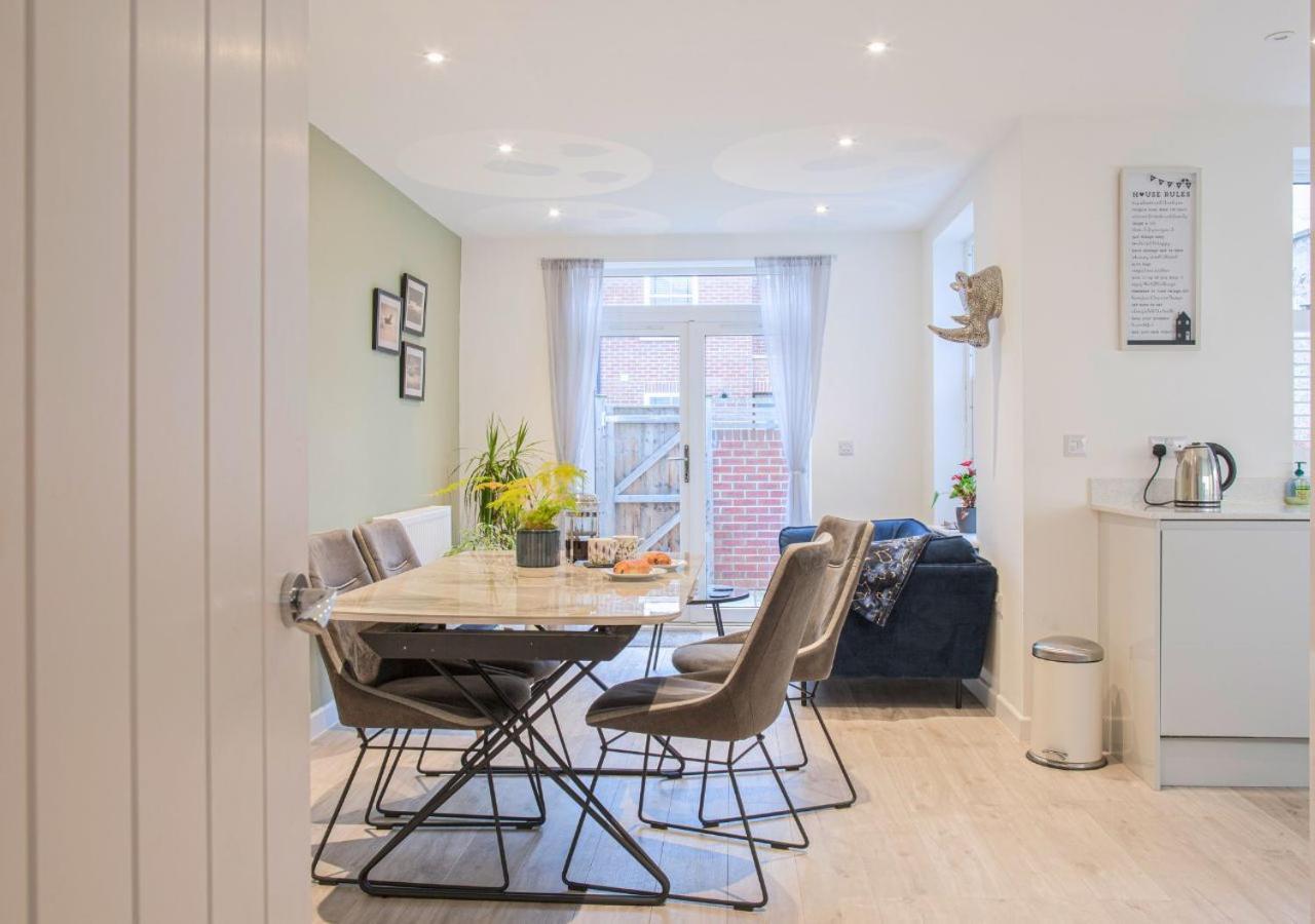 Villa Stunning 2 Bed With Private Patio And Free Parking Cheltenham Exterior foto